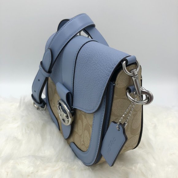 Meet your Posher, Claudia - Picture 7 of 16